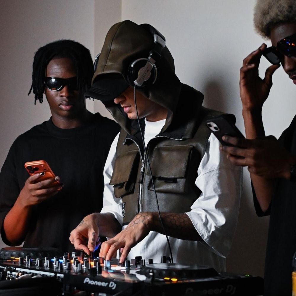 AVNAVION live set — photo 6